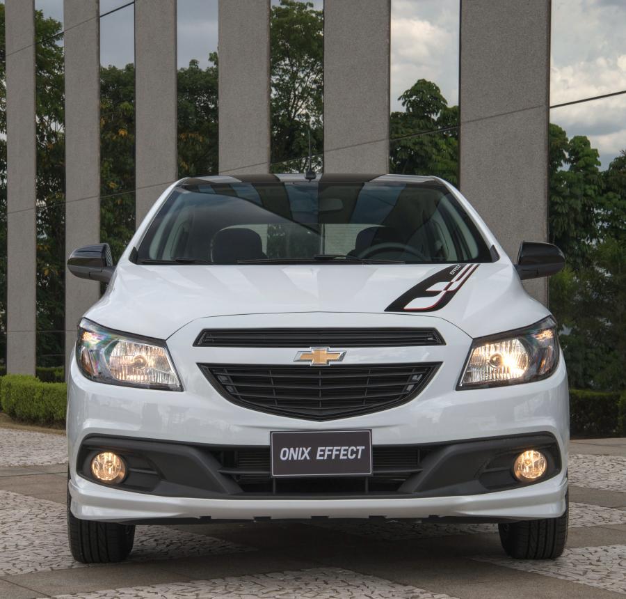  Chevrolet Onix Effect 2014 года  (фото 12 из 16)